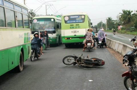 Tai nạn liên tiếp trên 'con đường nghìn tỷ' dở dang